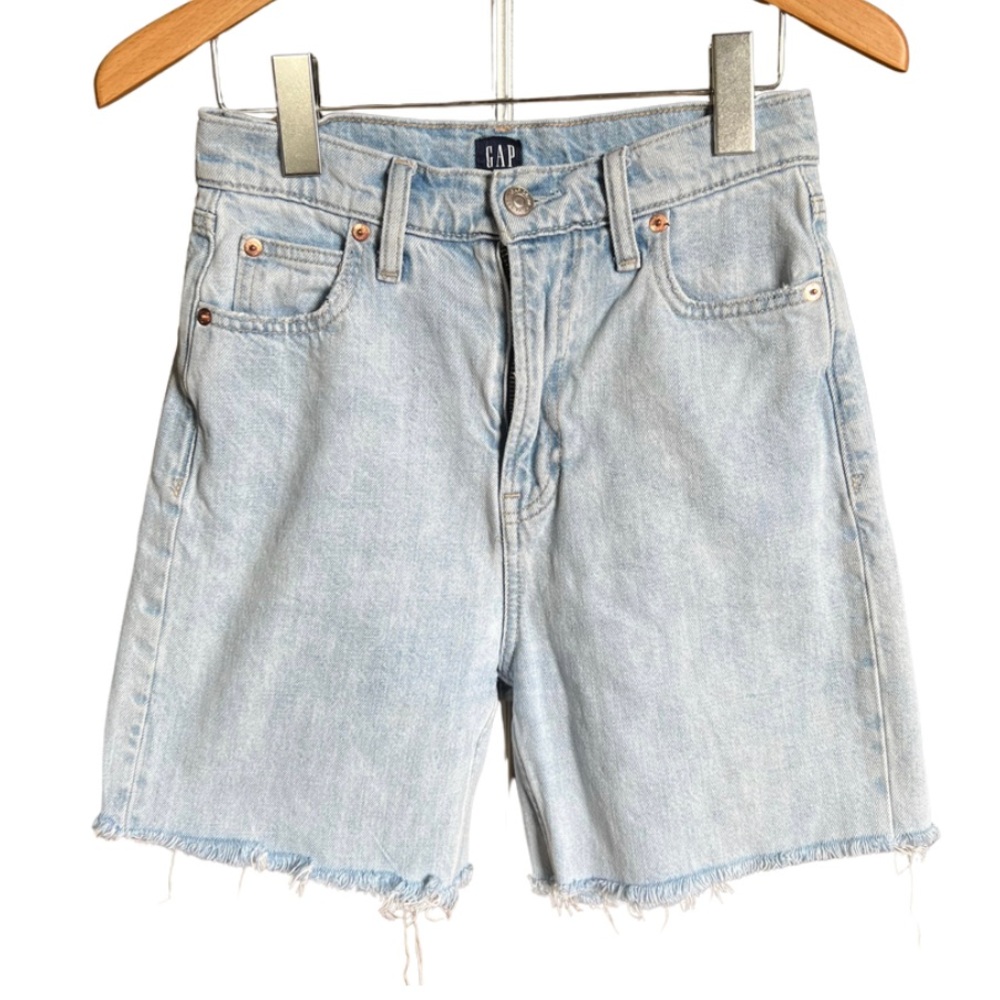 Gap womens light wash frayed ends Denim shorts